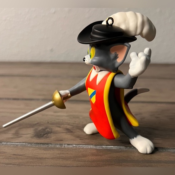 Hallmark NEW 2011 “Two Mouseketeers” Tom and Jerry- 2 Christmas Ornaments - Picture 4 of 11